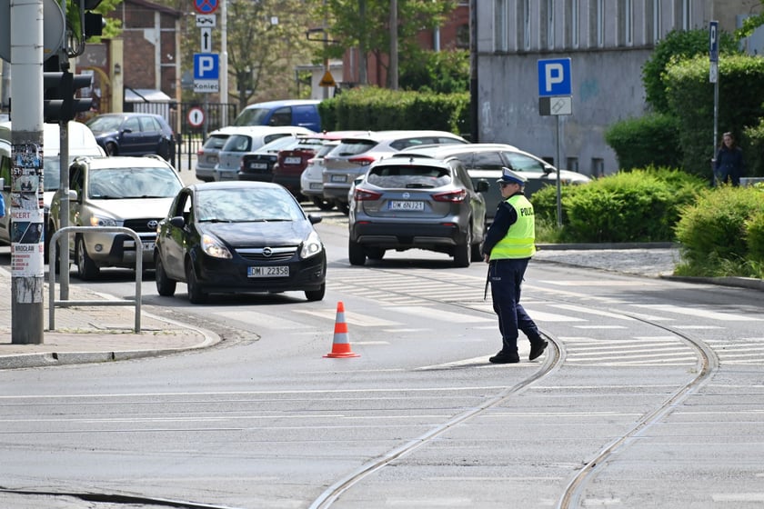 Około godziny 10:30 policja wstrzymała ruch i pilnowała, aby nikt nie wjeżdżał ani nie wchodził w region zagrożenia. Ruch został wznowiony około godziny 13:30.