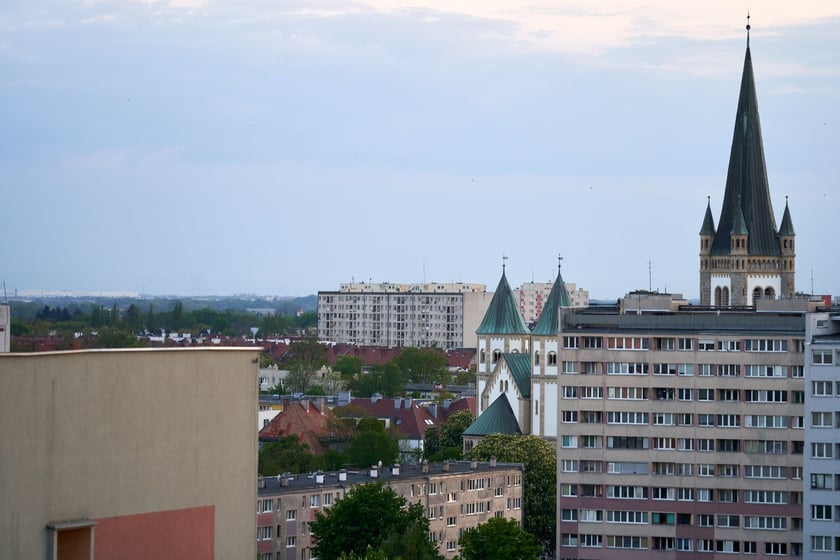 Panorama Wrocławia. Zdjęcie z 13 piętra budynku w centrum miasta.
