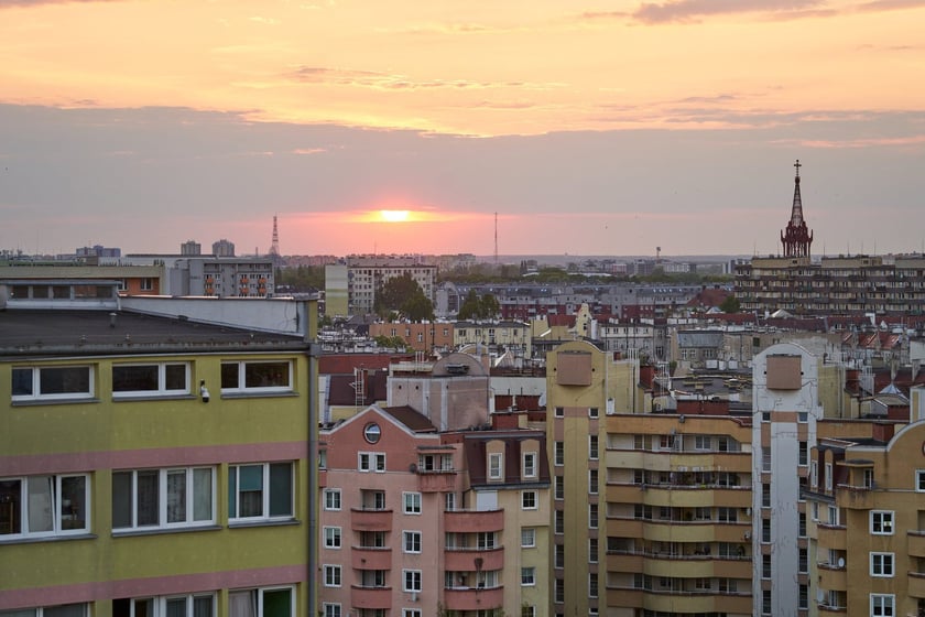 Panorama Wrocławia. Zdjęcie z 13 piętra budynku w centrum miasta.