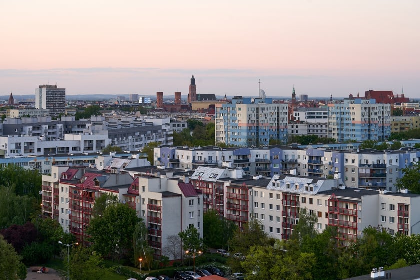 Panorama Wrocławia. Zdjęcie z 13 piętra budynku w centrum miasta.