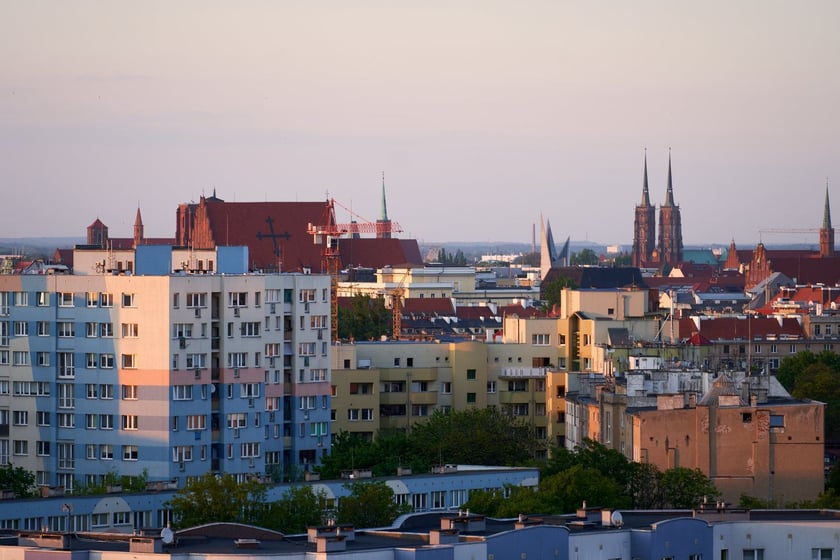Panorama Wrocławia. Zdjęcie z 13 piętra budynku w centrum miasta.
