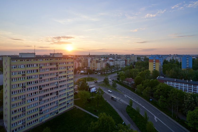 Panorama Wrocławia. Zdjęcie z 13 piętra budynku w centrum miasta.