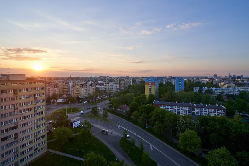 Panorama Wrocławia. Zdjęcie z 13 piętra budynku w centrum miasta.