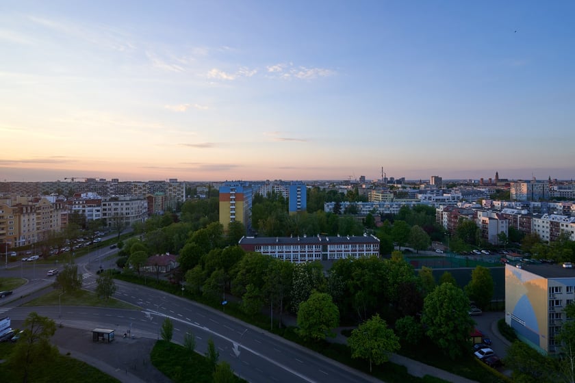 Panorama Wrocławia. Zdjęcie z 13 piętra budynku w centrum miasta.