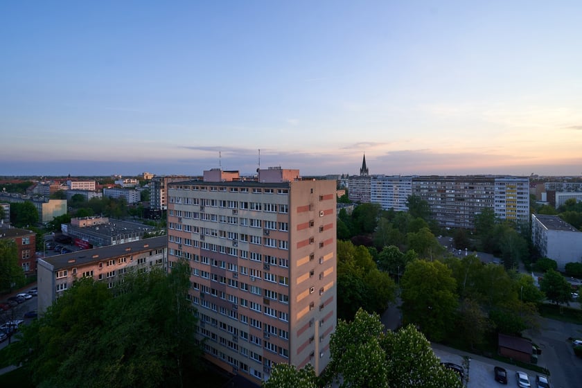 Panorama Wrocławia. Zdjęcie z 13 piętra budynku w centrum miasta.