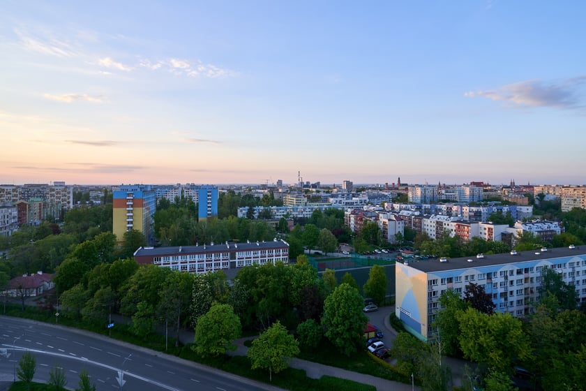 Panorama Wrocławia. Zdjęcie z 13 piętra budynku w centrum miasta.