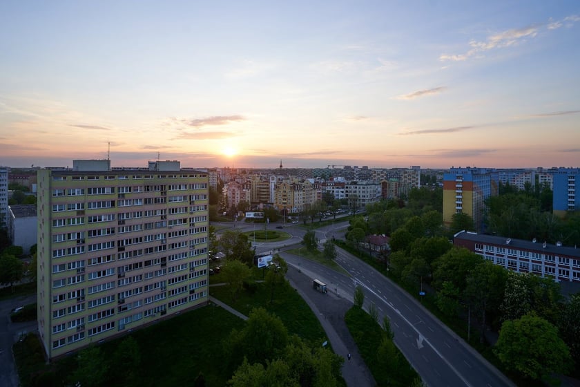 Panorama Wrocławia. Zdjęcie z 13 piętra budynku w centrum miasta.