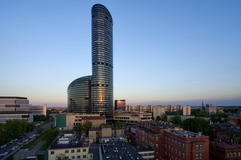 Panorama Wrocławia. Zdjęcie z 13 piętra budynku w centrum miasta.
