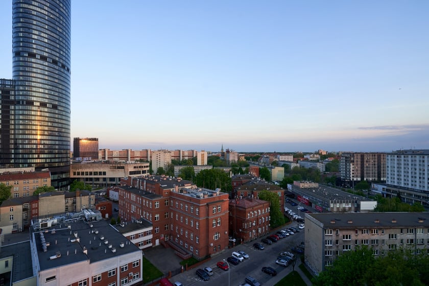 Panorama Wrocławia. Zdjęcie z 13 piętra budynku w centrum miasta.