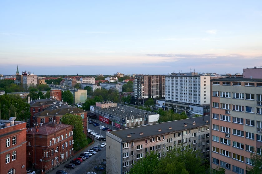 Panorama Wrocławia. Zdjęcie z 13 piętra budynku w centrum miasta.