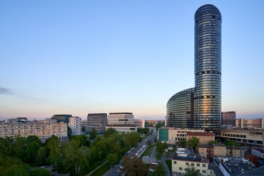 Panorama Wrocławia. Zdjęcie z 13 piętra budynku w centrum miasta.