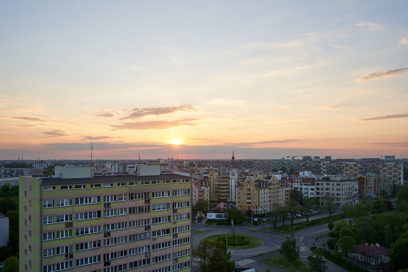 Panorama Wrocławia. Zdjęcie z 13 piętra budynku w centrum miasta.