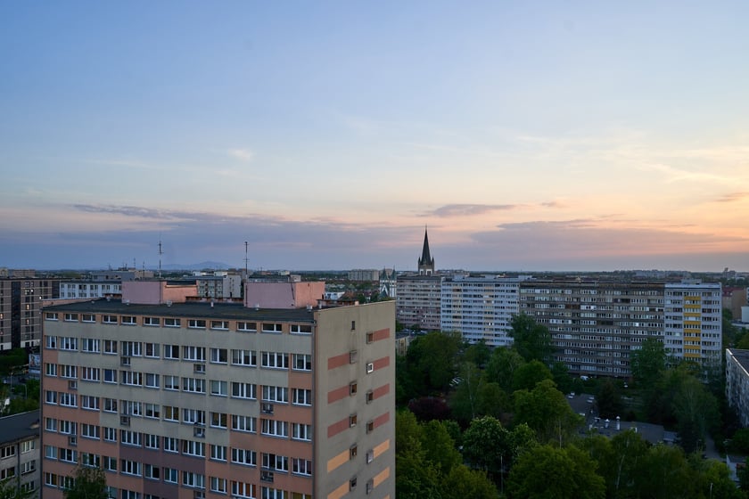 Panorama Wrocławia. Zdjęcie z 13 piętra budynku w centrum miasta.