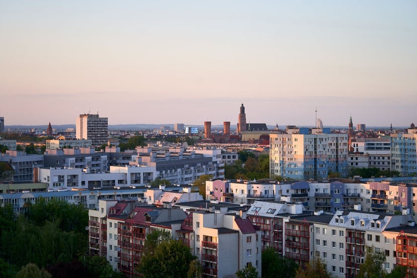 Panorama Wrocławia. Zdjęcie z 13 piętra budynku w centrum miasta.