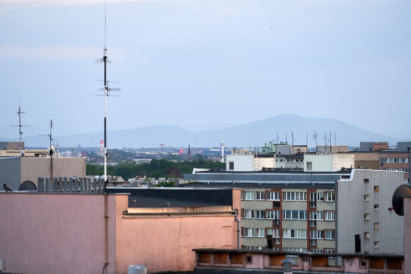 Panorama Wrocławia. Zdjęcie z 13 piętra budynku w centrum miasta.
