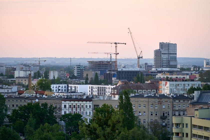 Panorama Wrocławia. Zdjęcie z 13 piętra budynku w centrum miasta.