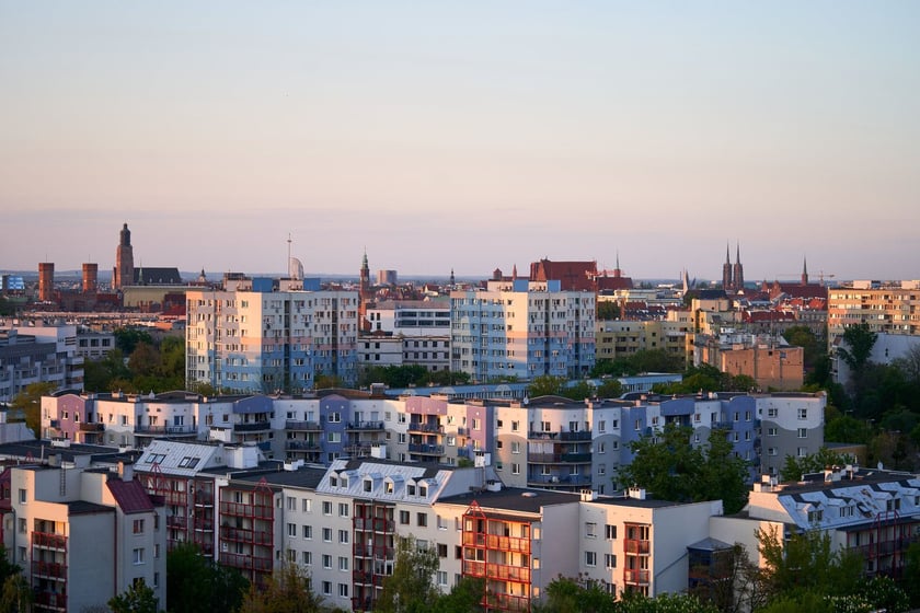 Panorama Wrocławia. Zdjęcie z 13 piętra budynku w centrum miasta.