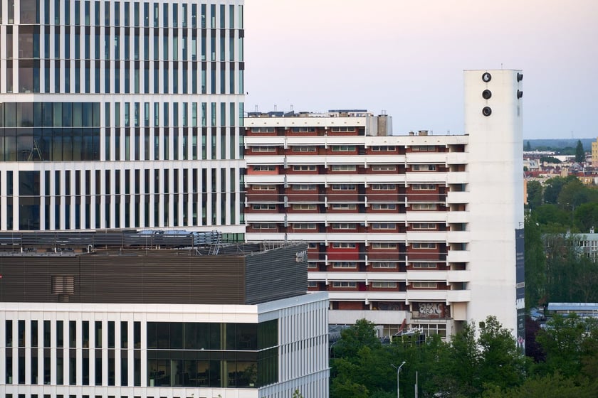 Panorama Wrocławia. Zdjęcie z 13 piętra budynku w centrum miasta.