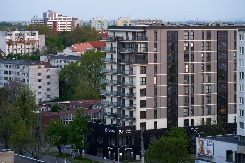 Panorama Wrocławia. Zdjęcie z 13 piętra budynku w centrum miasta.