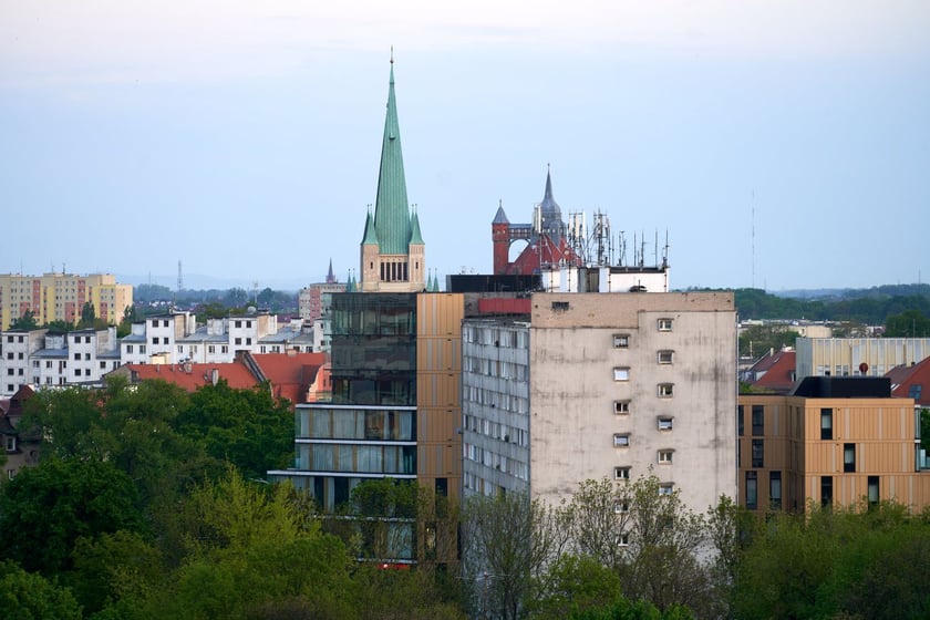 Panorama Wrocławia. Zdjęcie z 13 piętra budynku w centrum miasta.