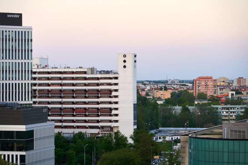 Panorama Wrocławia. Zdjęcie z 13 piętra budynku w centrum miasta.
