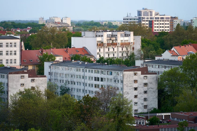 Panorama Wrocławia. Zdjęcie z 13 piętra budynku w centrum miasta.