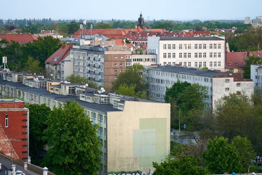 Panorama Wrocławia. Zdjęcie z 13 piętra budynku w centrum miasta.