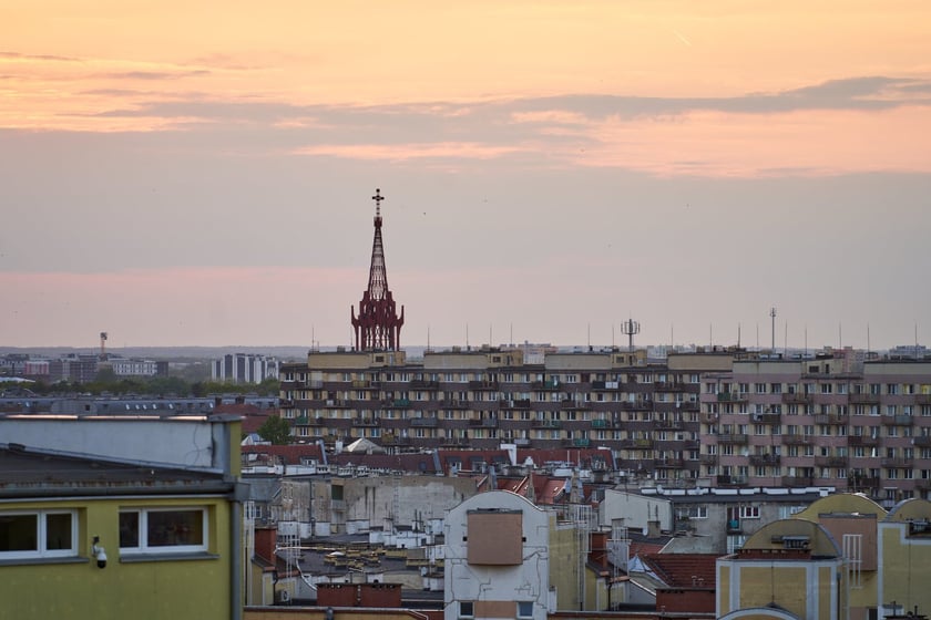 Panorama Wrocławia. Zdjęcie z 13 piętra budynku w centrum miasta.