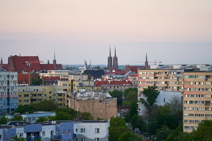 Panorama Wrocławia. Zdjęcie z 13 piętra budynku w centrum miasta.