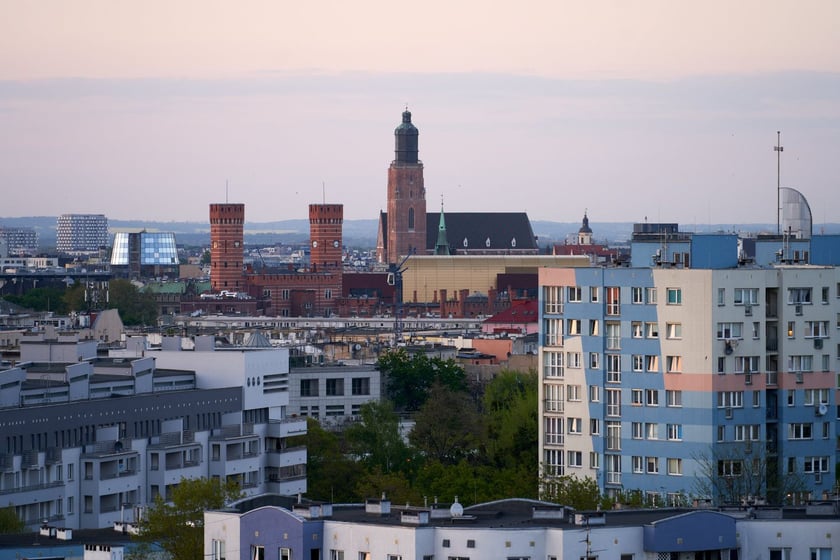 Panorama Wrocławia. Zdjęcie z 13 piętra budynku w centrum miasta.