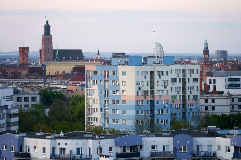 Panorama Wrocławia. Zdjęcie z 13 piętra budynku w centrum miasta.