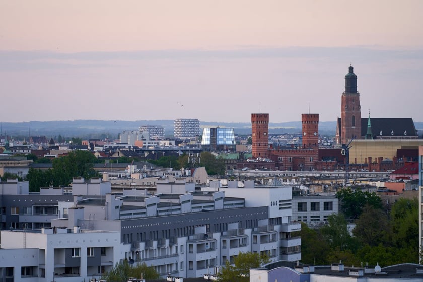 Panorama Wrocławia. Zdjęcie z 13 piętra budynku w centrum miasta.
