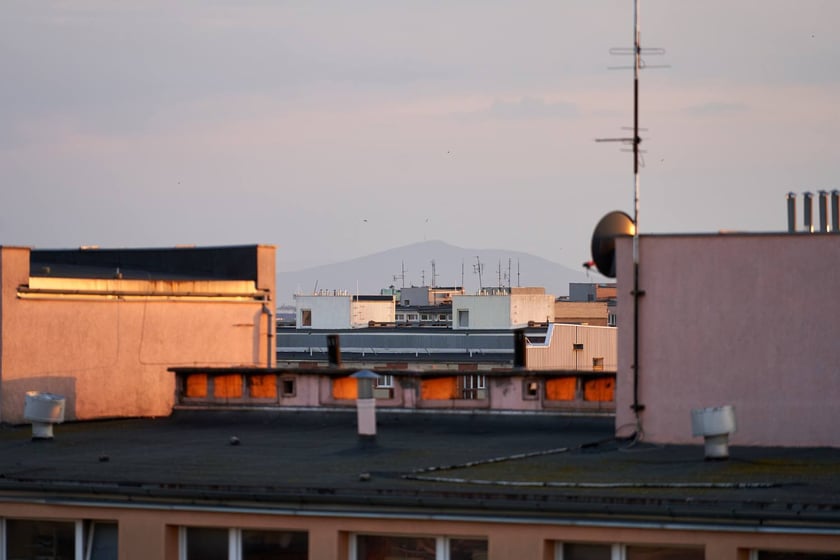 Panorama Wrocławia. Zdjęcie z 13 piętra budynku w centrum miasta.