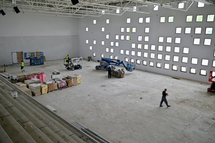 Duża sala gimnastyczna.