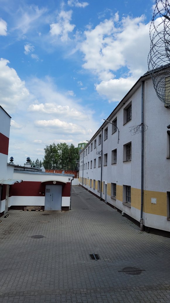 Zdjęcia ze środka Zakładu Karnego przy ul. Więziennej 6 w Wołowie