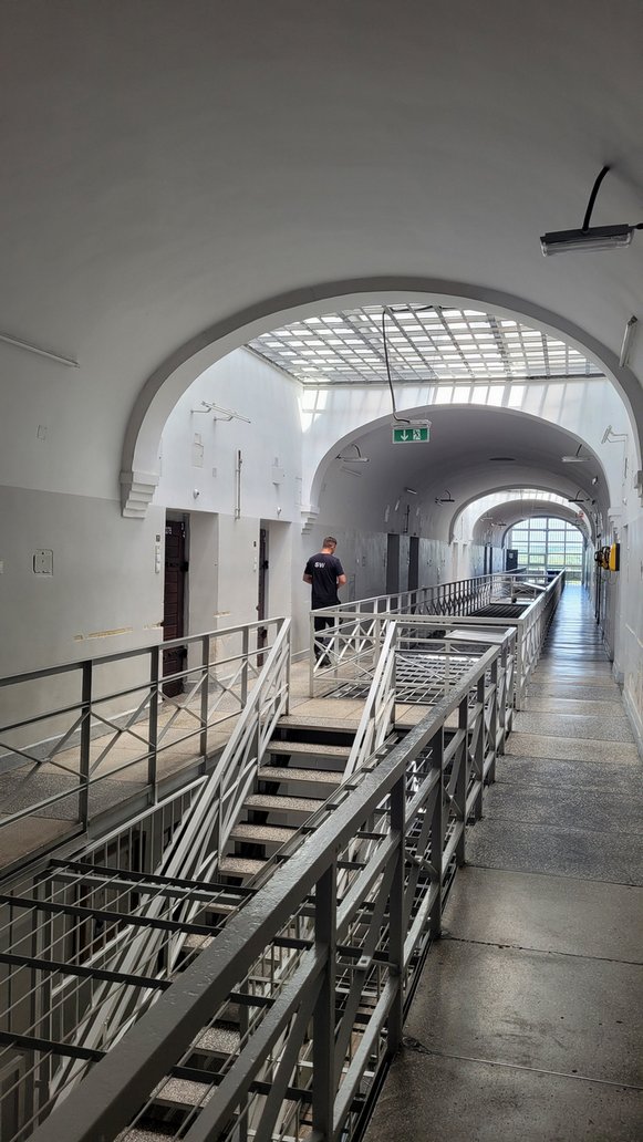 Zdjęcia ze środka Zakładu Karnego przy ul. Więziennej 6 w Wołowie