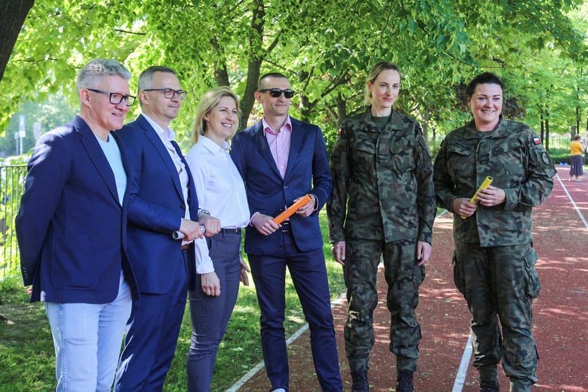 Impreza sportowa z okazji Dnia Dziecka i otwarcia boisk przy szkole podstawowej nr 29 we Wrocławiu