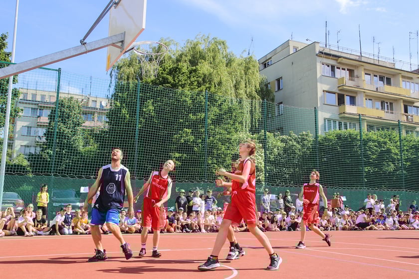 Impreza sportowa z okazji Dnia Dziecka i otwarcia boisk przy szkole podstawowej nr 29 we Wrocławiu
