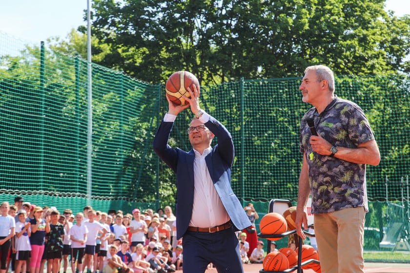 Impreza sportowa z okazji Dnia Dziecka i otwarcia boisk przy szkole podstawowej nr 29 we Wrocławiu