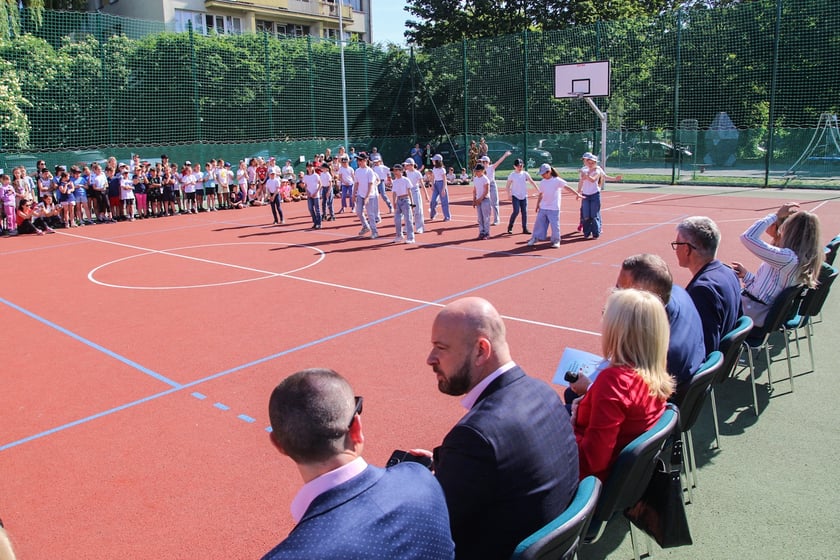 Impreza sportowa z okazji Dnia Dziecka i otwarcia boisk przy szkole podstawowej nr 29 we Wrocławiu