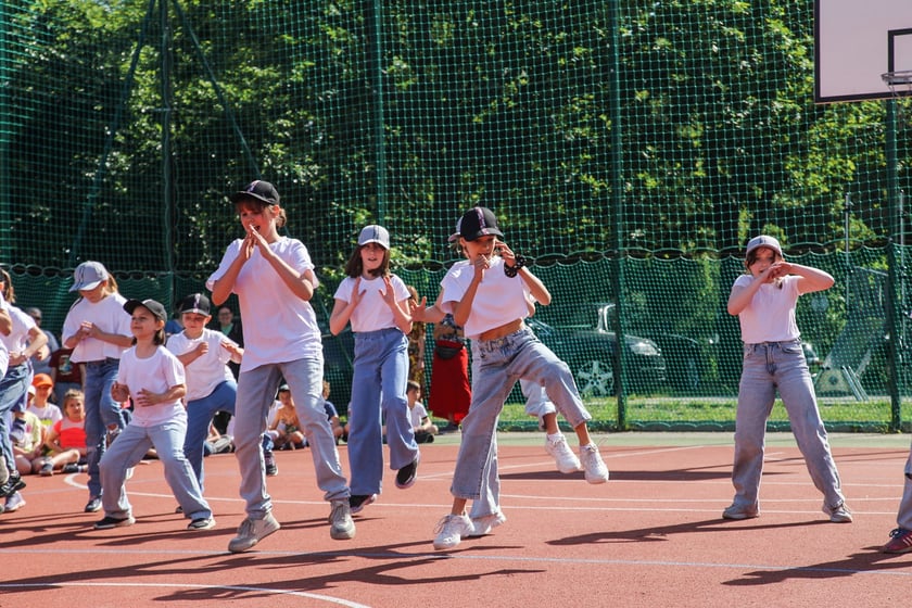 Impreza sportowa z okazji Dnia Dziecka i otwarcia boisk przy szkole podstawowej nr 29 we Wrocławiu