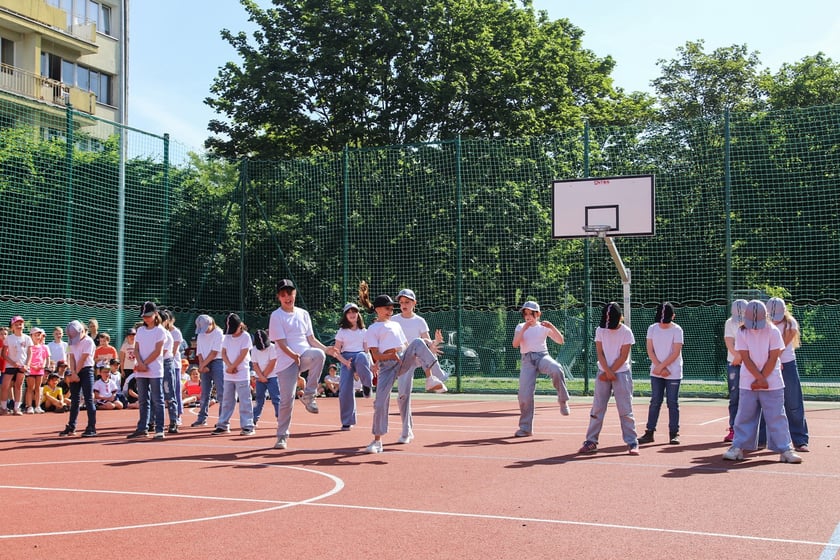 Impreza sportowa z okazji Dnia Dziecka i otwarcia boisk przy szkole podstawowej nr 29 we Wrocławiu