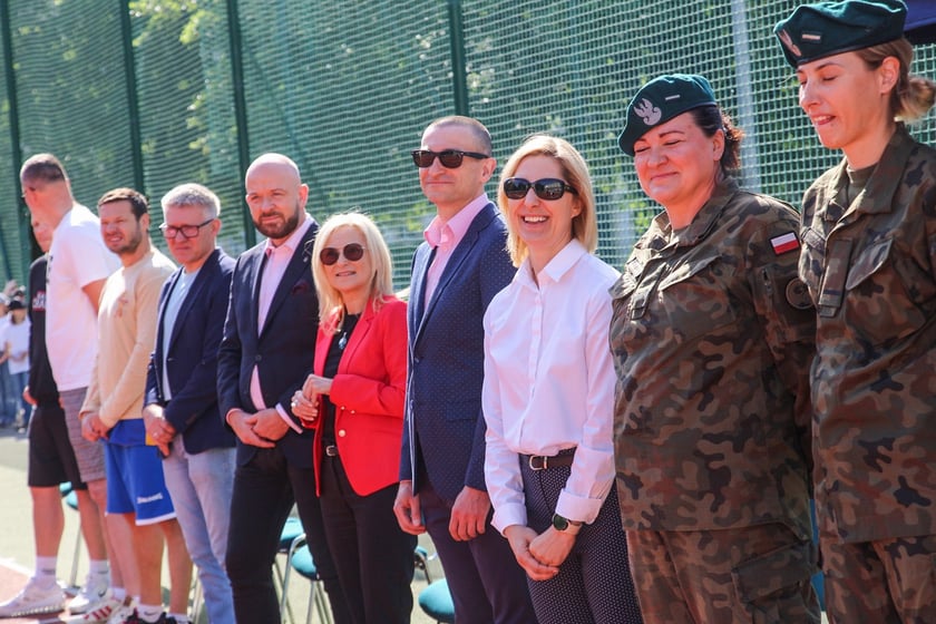 Impreza sportowa z okazji Dnia Dziecka i otwarcia boisk przy szkole podstawowej nr 29 we Wrocławiu