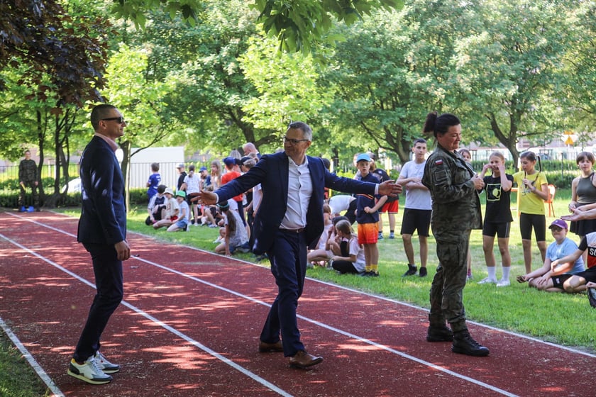 Impreza sportowa z okazji Dnia Dziecka i otwarcia boisk przy szkole podstawowej nr 29 we Wrocławiu