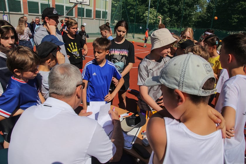 Impreza sportowa z okazji Dnia Dziecka i otwarcia boisk przy szkole podstawowej nr 29 we Wrocławiu