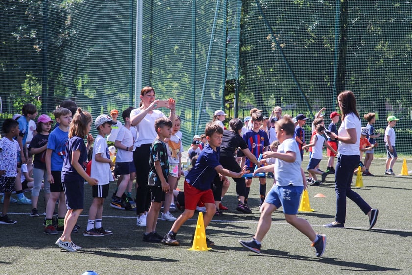 Impreza sportowa z okazji Dnia Dziecka i otwarcia boisk przy szkole podstawowej nr 29 we Wrocławiu