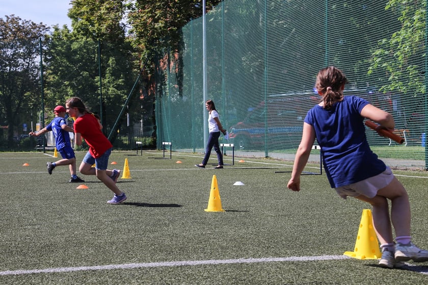 Impreza sportowa z okazji Dnia Dziecka i otwarcia boisk przy szkole podstawowej nr 29 we Wrocławiu