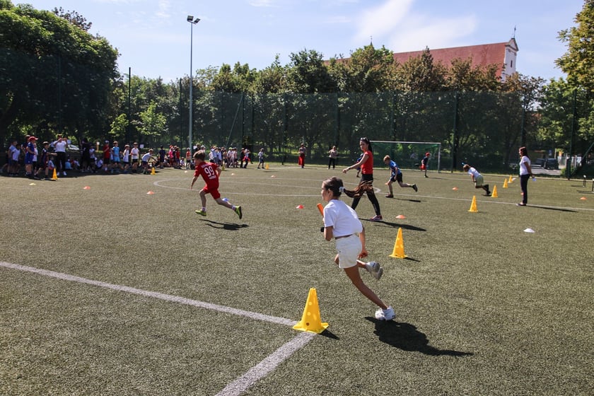 Impreza sportowa z okazji Dnia Dziecka i otwarcia boisk przy szkole podstawowej nr 29 we Wrocławiu