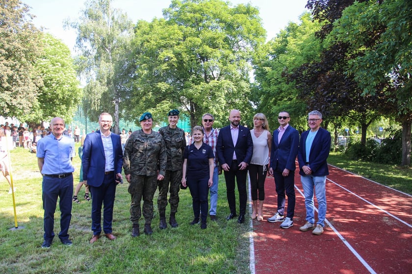 Impreza sportowa z okazji Dnia Dziecka i otwarcia boisk przy szkole podstawowej nr 29 we Wrocławiu