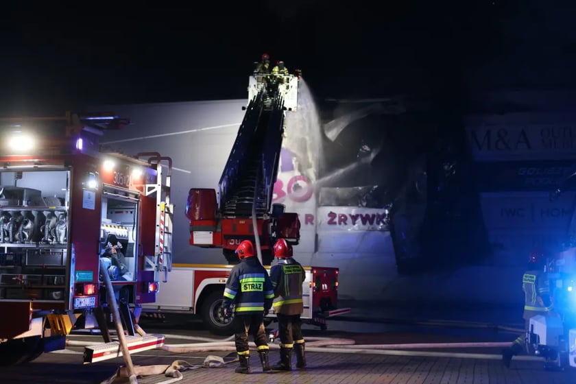 Pożar na Brucknera. W akcji brało udział 9 jednostek straży pożarnej.